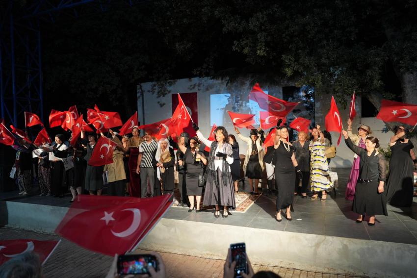 “DÜŞTEN DÜŞÜNCEYE ZAMANSIZ KADINLAR” GÖSTERİMİ  BURHANİYE’DE GERÇEKLEŞTİRİLDİ