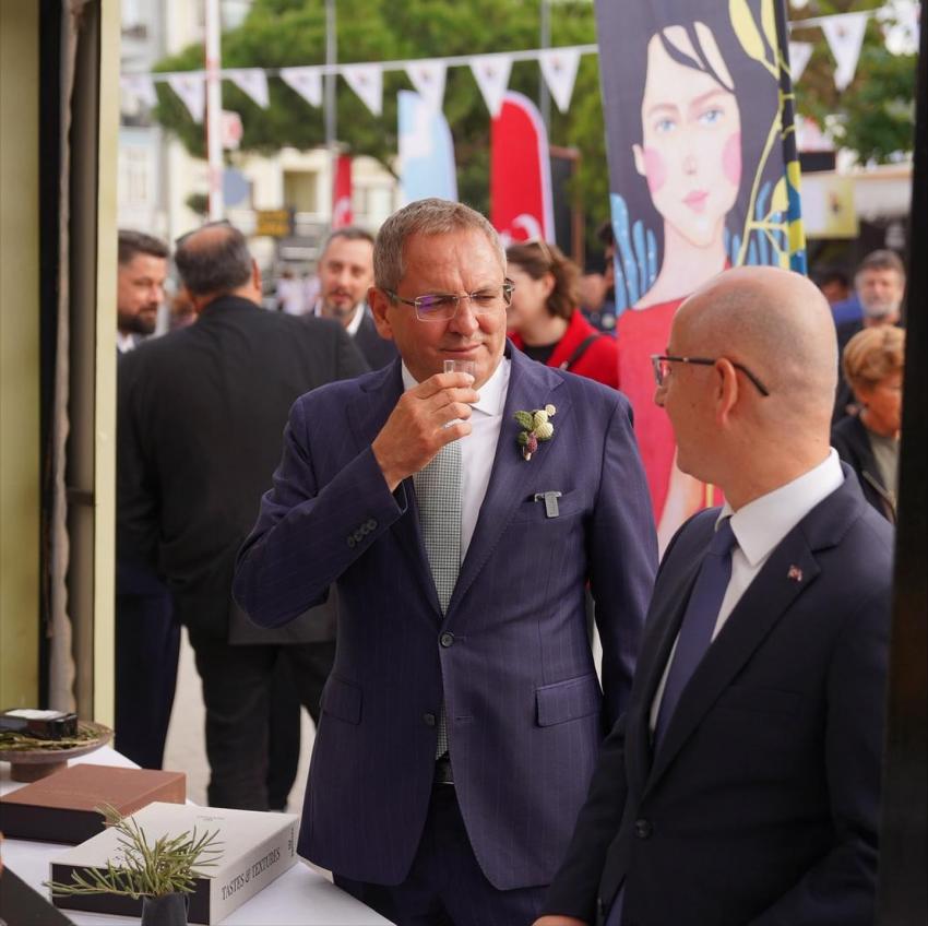 Ayvalık’ta Zeytin ve Zeytinyağı Büyük Festival Pazarı Açıldı.