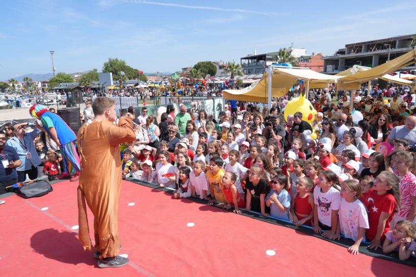 BURHANİYE’DE ÇOCUKLAR BAYRAMLARINI GÖNÜLLERİNCE YAŞADI