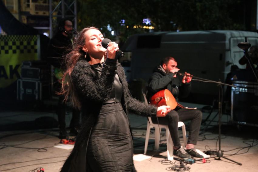 CUMHURİYET COŞKUSU TÜRKÜ AKBAYRAM KONSERİ İLE BAŞLADI