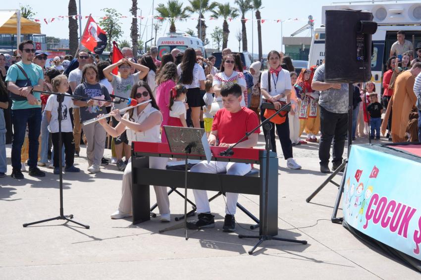 BURHANİYE’DE ÇOCUKLAR BAYRAMLARINI GÖNÜLLERİNCE YAŞADI