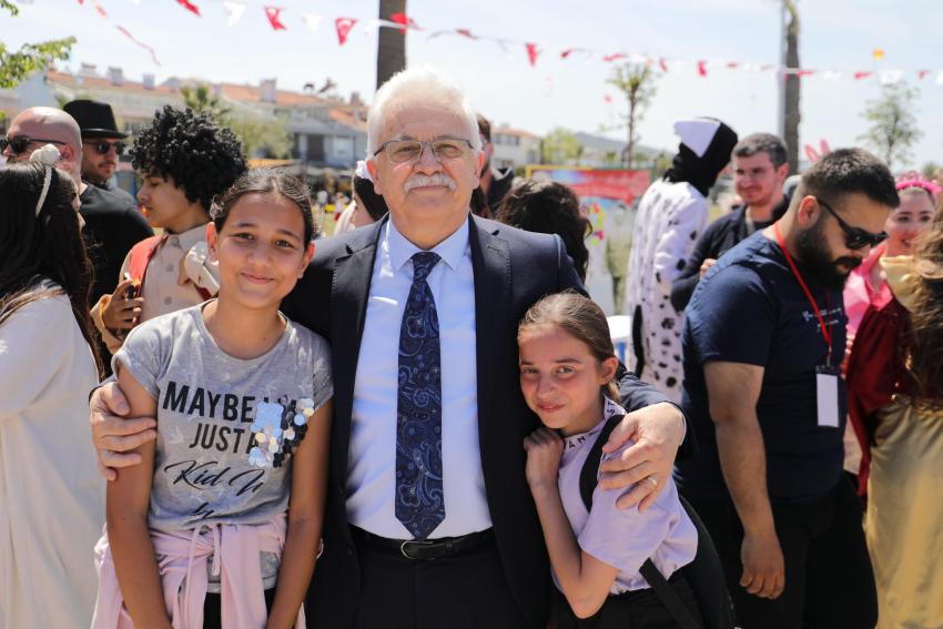 BURHANİYE’DE ÇOCUKLAR BAYRAMLARINI GÖNÜLLERİNCE YAŞADI