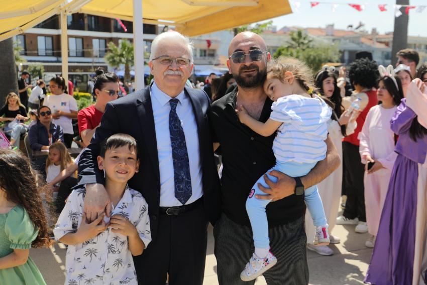 BURHANİYE’DE ÇOCUKLAR BAYRAMLARINI GÖNÜLLERİNCE YAŞADI