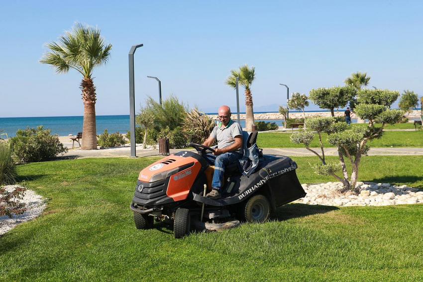 BURHANİYE’DE BAKIM ÇALIŞMALARI HIZ KESMEDEN SÜRÜYOR