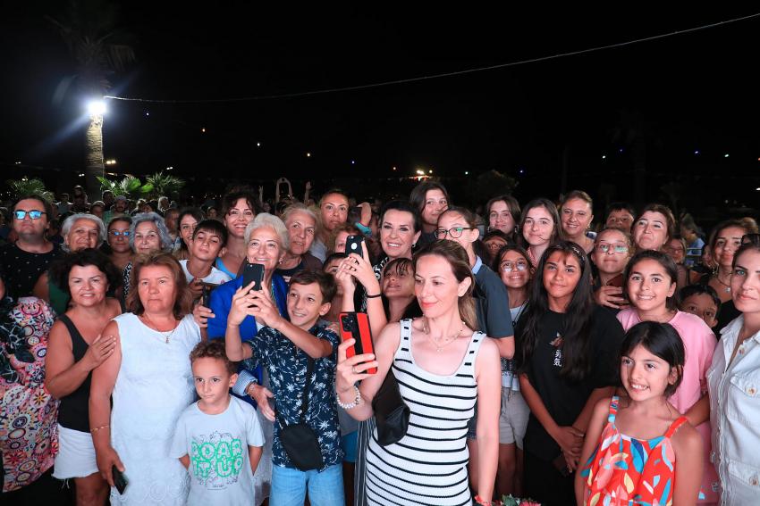 AÇIK HAVA SİNEMASINDA PERİHAN SAVAŞ RÜZGARI