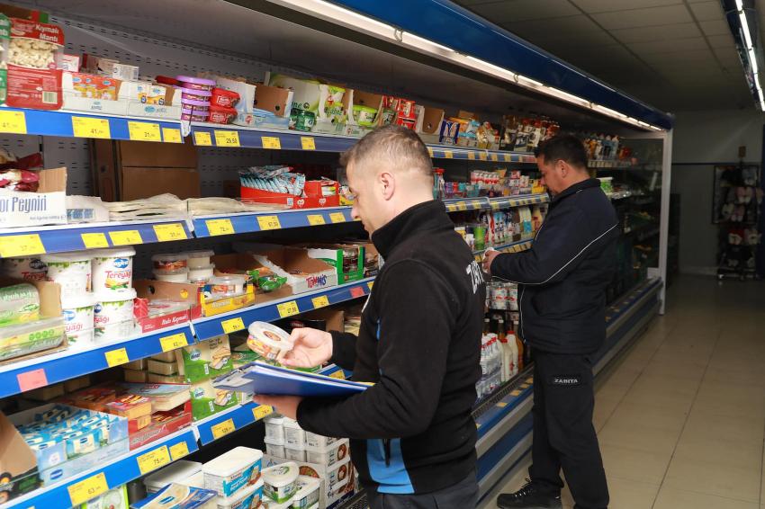 BURHANİYE BELEDİYESİ’NDEN MARKETLERDE SIKI DENETİM