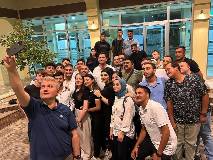 Mustafa Canbey, Altıeylül’de Gençlerle Buluştu