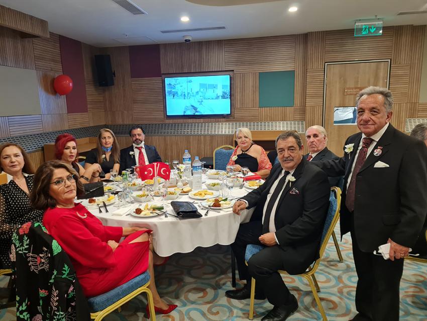 EDREMİT KENT KONSEYİ’NDEN MUHTEŞEM CUMHURİYET BALOSU