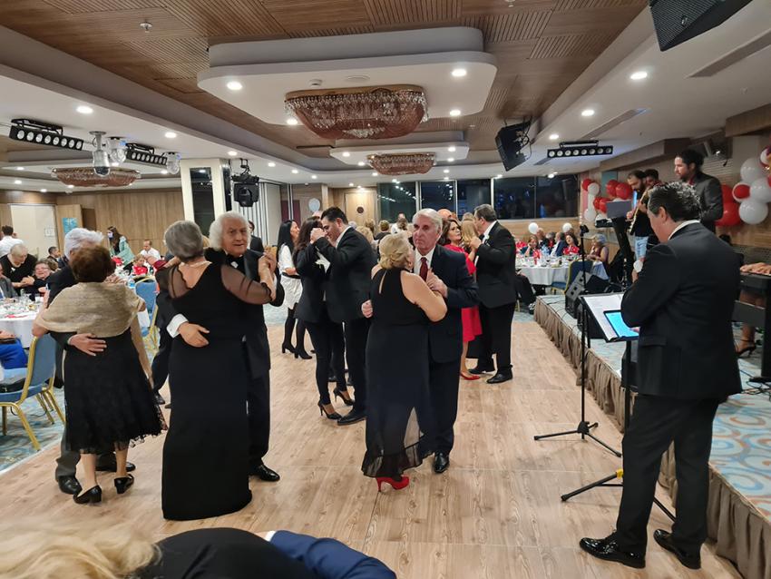 EDREMİT KENT KONSEYİ’NDEN MUHTEŞEM CUMHURİYET BALOSU