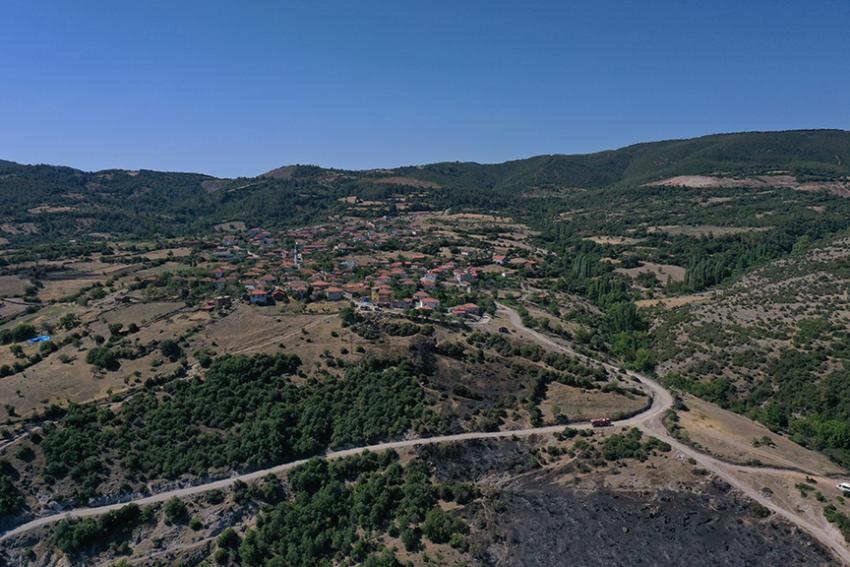 KEPSUT ORMAN YANGININDA SOĞUTMA ÇALIŞMALARI SÜRÜYOR