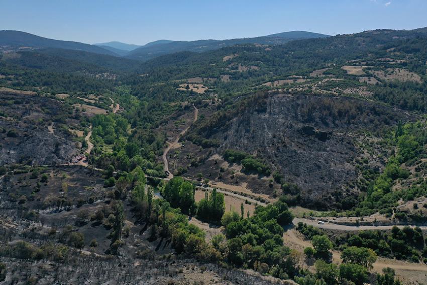 KEPSUT ORMAN YANGININDA SOĞUTMA ÇALIŞMALARI SÜRÜYOR