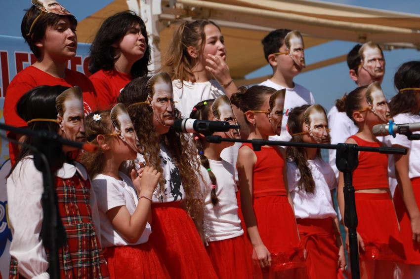 BURHANİYE’DE ÇOCUKLAR BAYRAMLARINI GÖNÜLLERİNCE YAŞADI