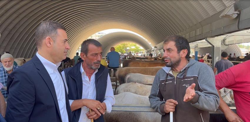 CHP’LI AKIN KURBAN PAZARINDA ESNAFLARIN DERDINI DINLEDI