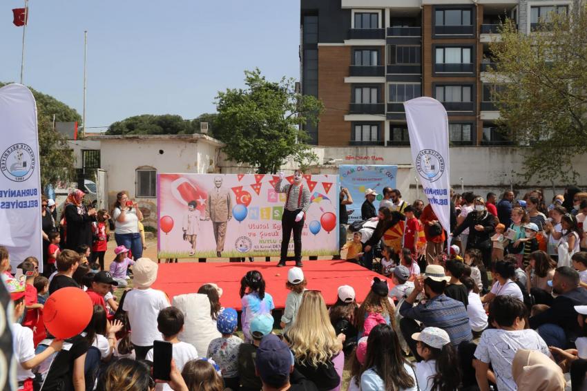 ''ÇOCUKLAR SEVINDI, BÜYÜKLER ÖVÜNDÜ''