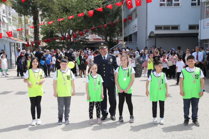 EDREMİT’TE 23 NİSAN COŞKUYLA KUTLANDI