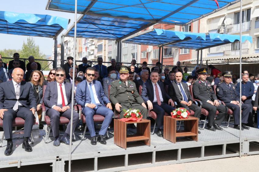 EDREMİT’TE 23 NİSAN COŞKUYLA KUTLANDI