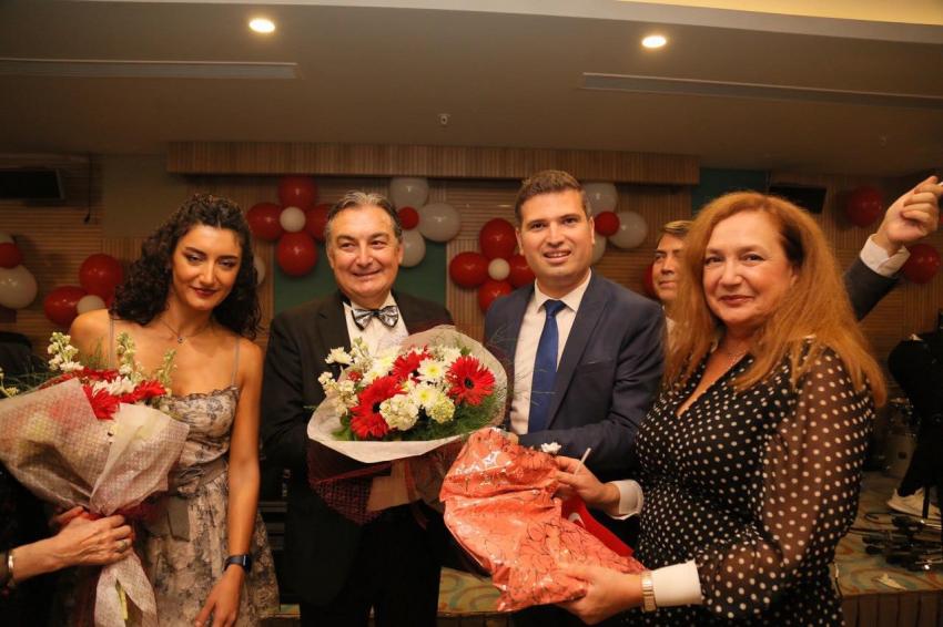 EDREMİT KENT KONSEYİ’NDEN MUHTEŞEM CUMHURİYET BALOSU