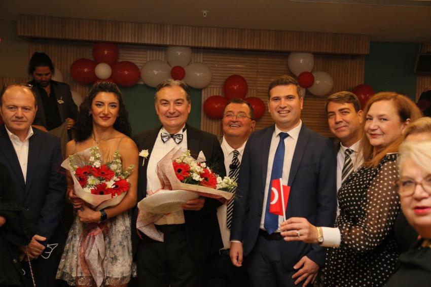 EDREMİT KENT KONSEYİ’NDEN MUHTEŞEM CUMHURİYET BALOSU