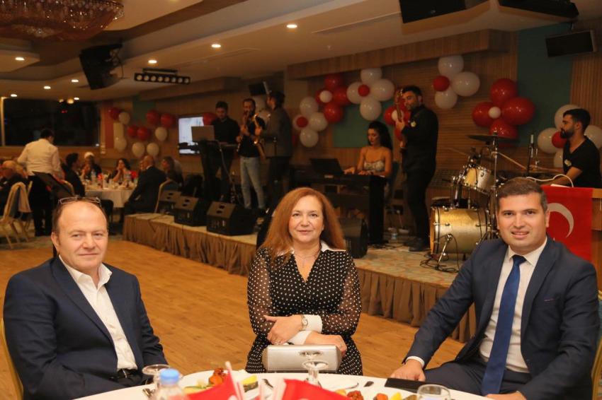 EDREMİT KENT KONSEYİ’NDEN MUHTEŞEM CUMHURİYET BALOSU