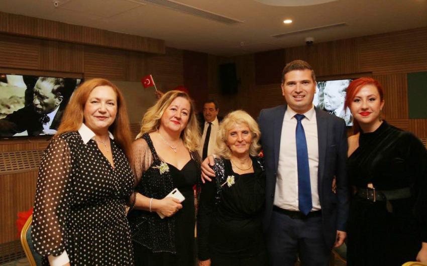 EDREMİT KENT KONSEYİ’NDEN MUHTEŞEM CUMHURİYET BALOSU