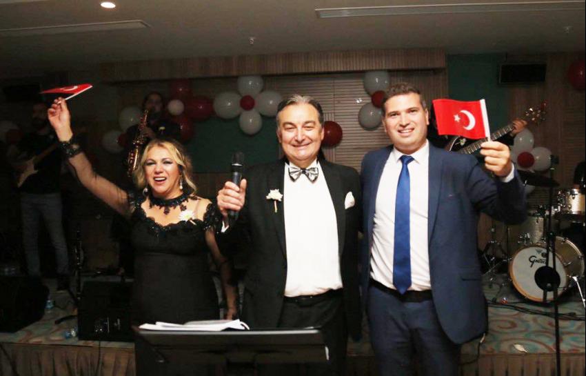 EDREMİT KENT KONSEYİ’NDEN MUHTEŞEM CUMHURİYET BALOSU