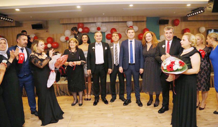 EDREMİT KENT KONSEYİ’NDEN MUHTEŞEM CUMHURİYET BALOSU