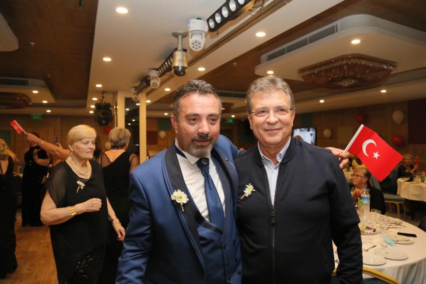 EDREMİT KENT KONSEYİ’NDEN MUHTEŞEM CUMHURİYET BALOSU