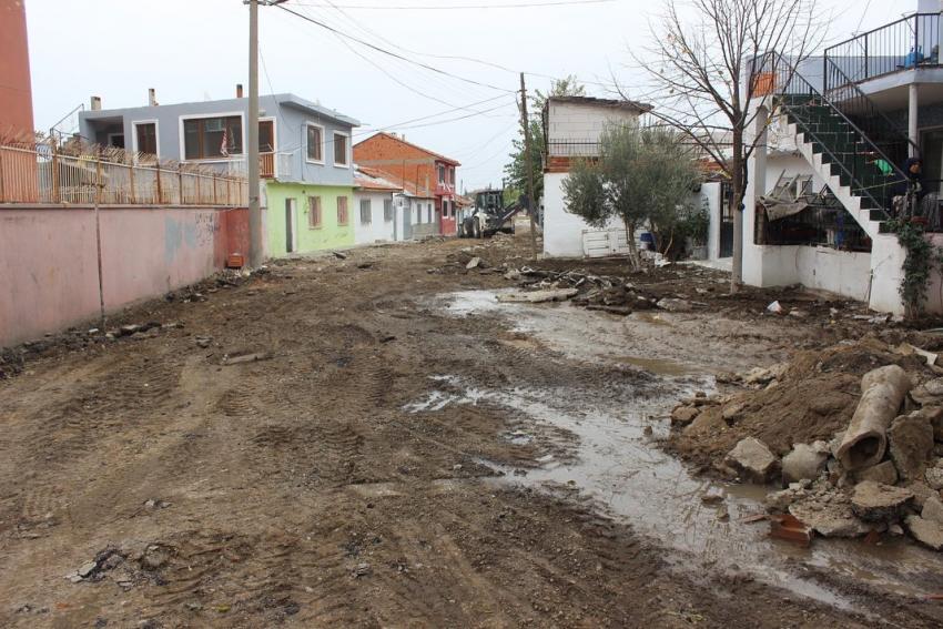 MEMİŞ MAHALLESİ PARKE TAŞ DÖŞEME ÇALIŞMALARI BAŞLADI