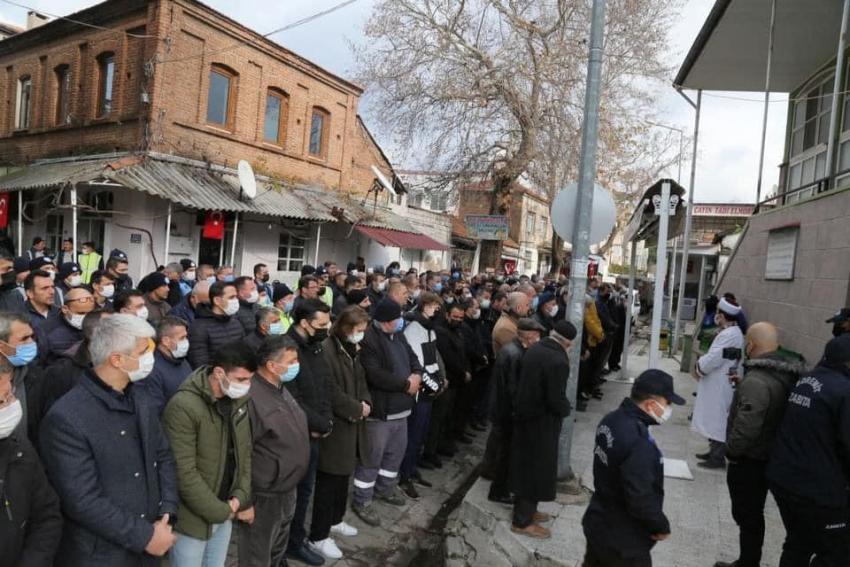 BELEDIYE ÇALIŞANI TOPRAĞA VERILDI