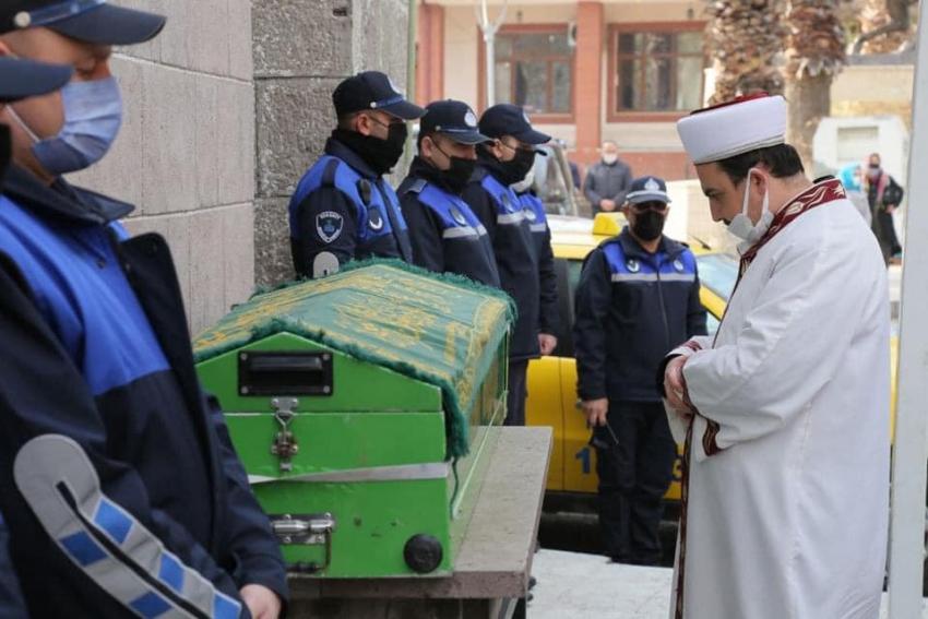 BELEDIYE ÇALIŞANI TOPRAĞA VERILDI