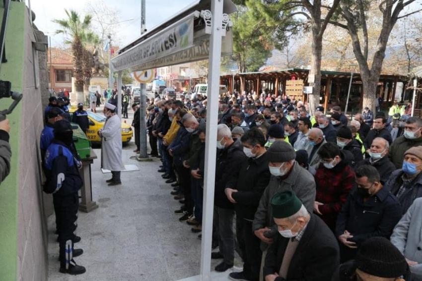 BELEDIYE ÇALIŞANI TOPRAĞA VERILDI