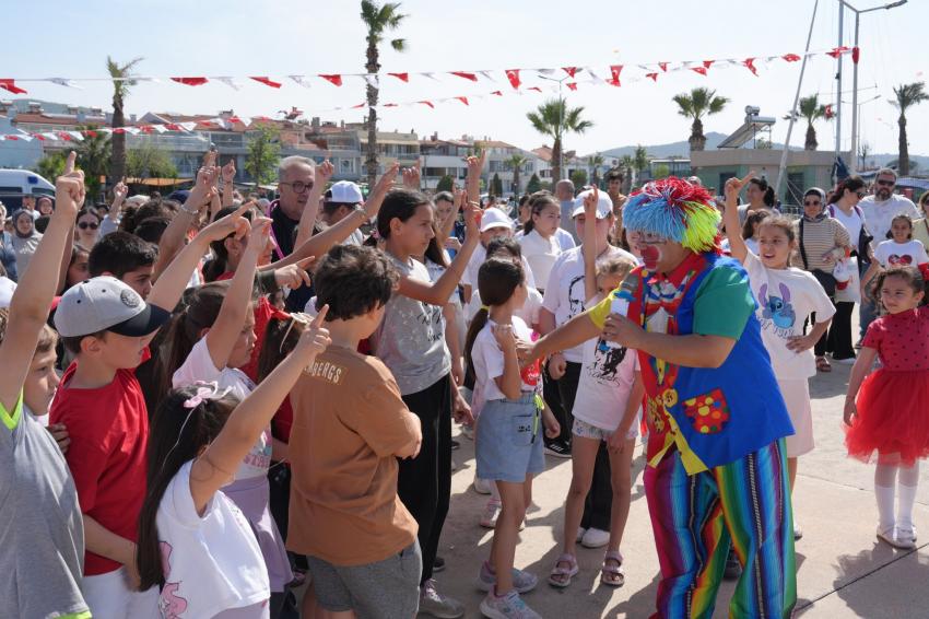 BURHANİYE’DE ÇOCUKLAR BAYRAMLARINI GÖNÜLLERİNCE YAŞADI