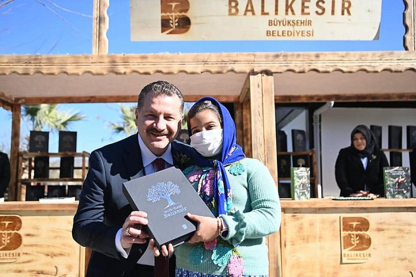 BÜYÜKŞEHIR, ZEYTIN ŞEHRINDE; ZEYTIN KITABINI TANITTI