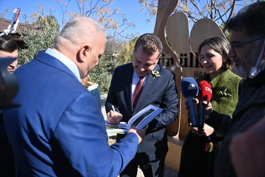 BÜYÜKŞEHIR, ZEYTIN ŞEHRINDE; ZEYTIN KITABINI TANITTI