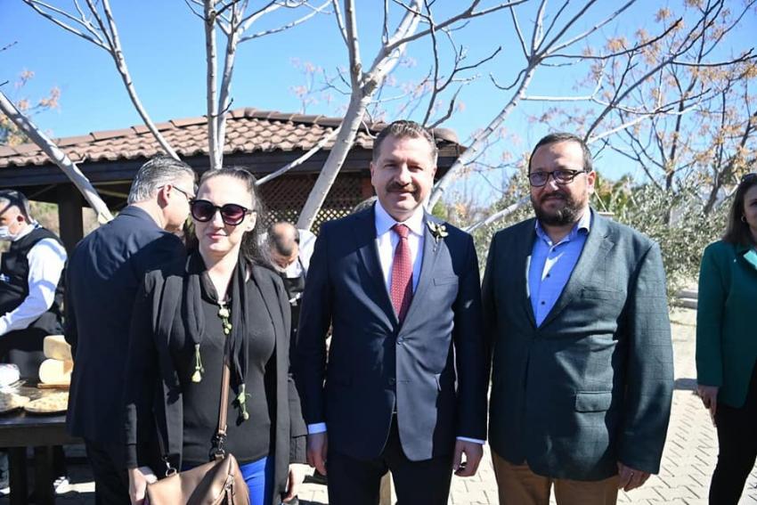 BÜYÜKŞEHIR, ZEYTIN ŞEHRINDE; ZEYTIN KITABINI TANITTI