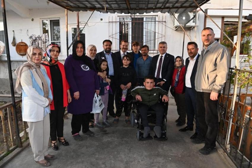 BAŞKAN YILMAZ EDREMIT'TE YÜZLERI GÜLDÜRDÜ