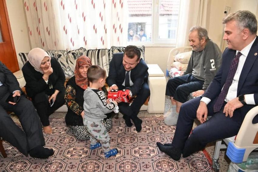 BAŞKAN YILMAZ EDREMIT'TE YÜZLERI GÜLDÜRDÜ