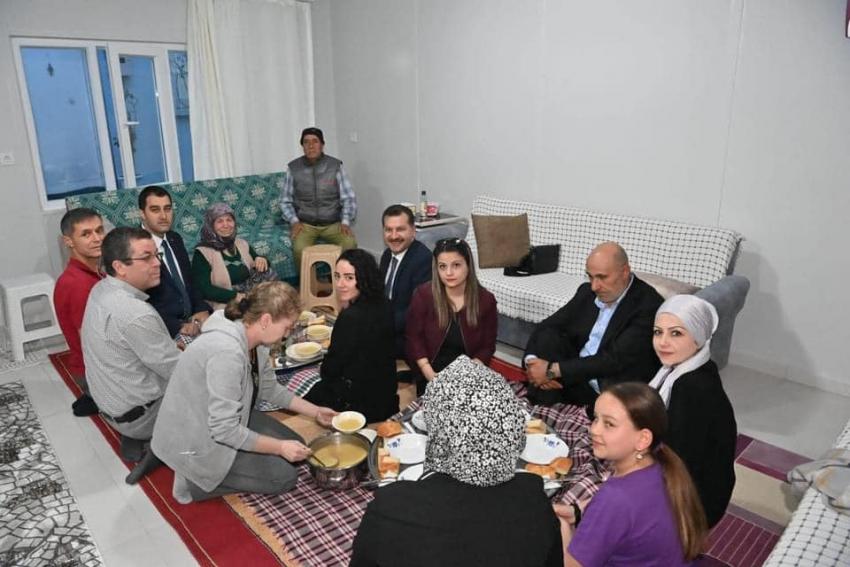 BAŞKAN YILMAZ EDREMIT'TE YÜZLERI GÜLDÜRDÜ