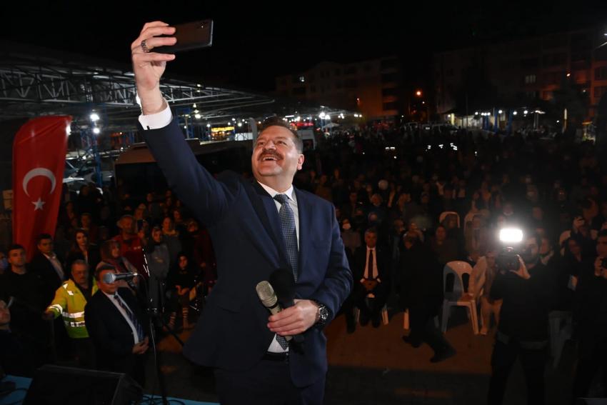 BAŞKAN YILMAZ EDREMIT'TE YÜZLERI GÜLDÜRDÜ