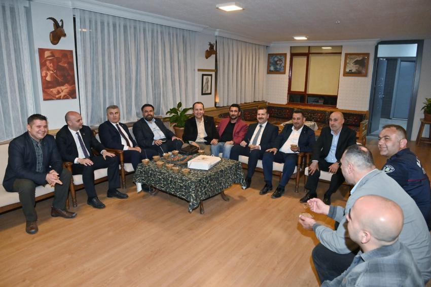 BAŞKAN YILMAZ EDREMIT'TE YÜZLERI GÜLDÜRDÜ