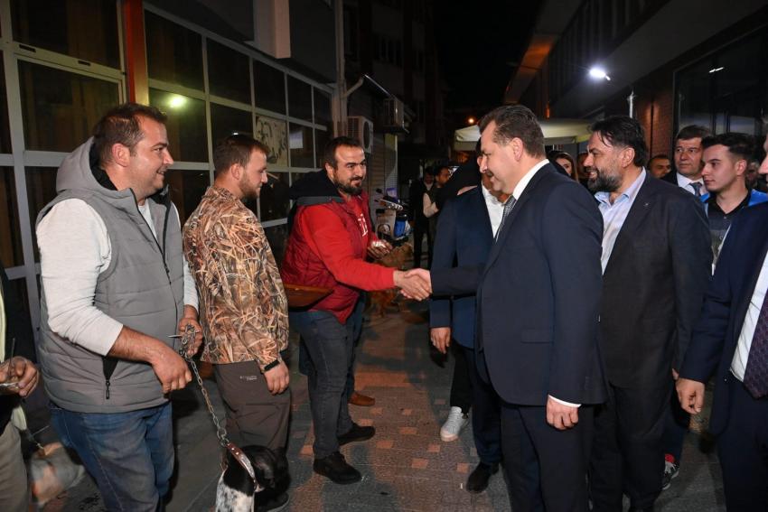 BAŞKAN YILMAZ EDREMIT'TE YÜZLERI GÜLDÜRDÜ