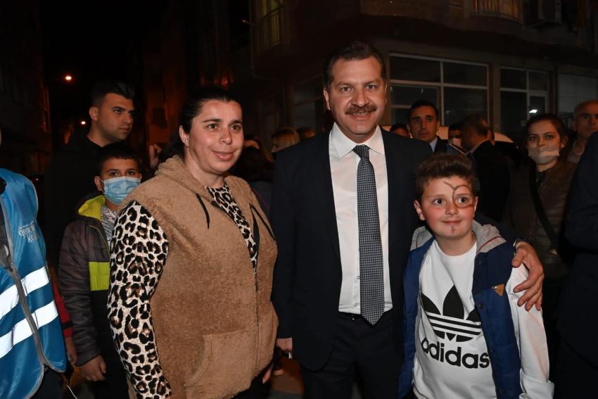 BAŞKAN YILMAZ EDREMIT'TE YÜZLERI GÜLDÜRDÜ