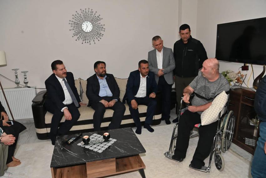 BAŞKAN YILMAZ EDREMIT'TE YÜZLERI GÜLDÜRDÜ