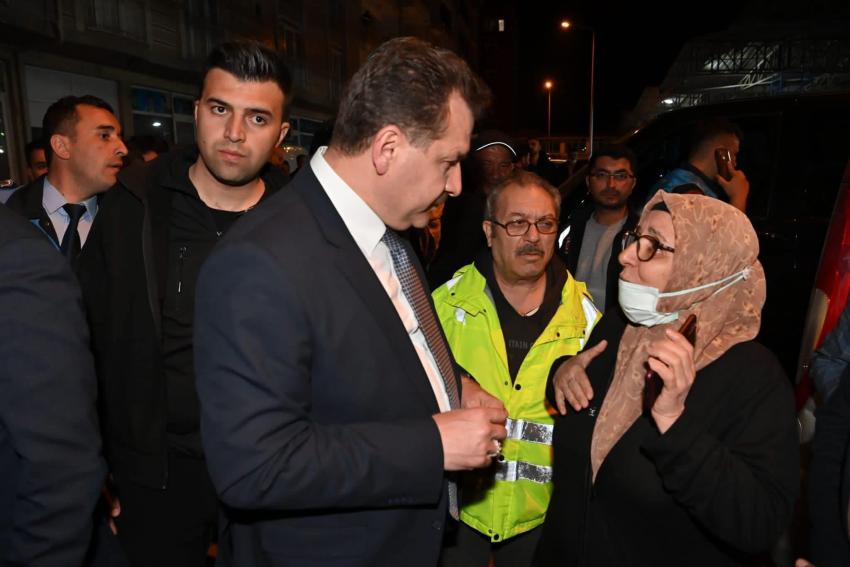 BAŞKAN YILMAZ EDREMIT'TE YÜZLERI GÜLDÜRDÜ