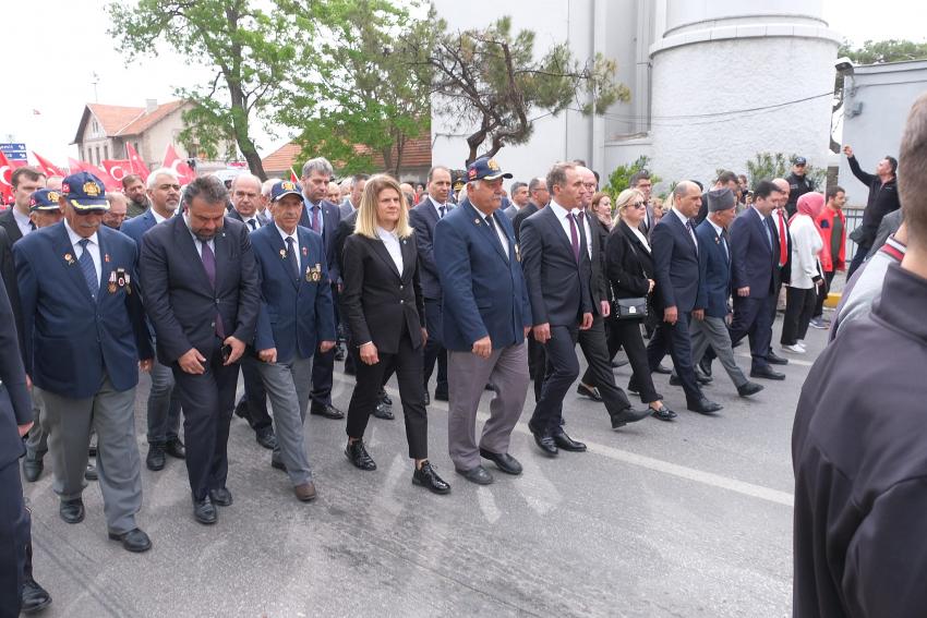 İYİ PARTI İL BAŞKANLIĞI ATA'YA SAYGI YÜRÜYÜŞÜ VE ÇELENK SUNMA TÖRENINE KATILDI