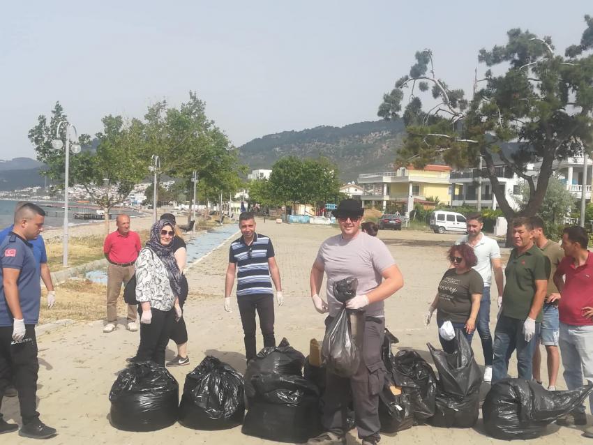 KÜÇÜKKUYU'DA SAHIL TEMIZLIĞI