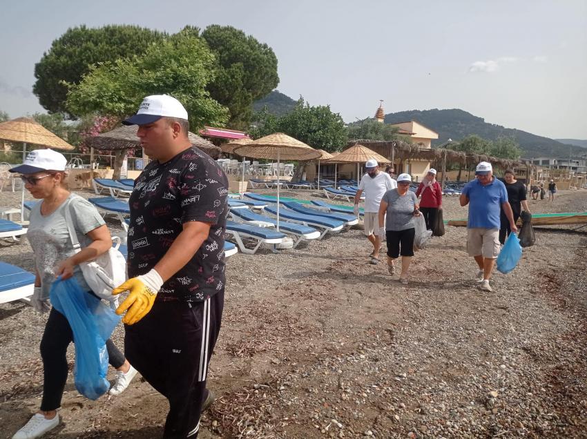 KÜÇÜKKUYU'DA SAHIL TEMIZLIĞI