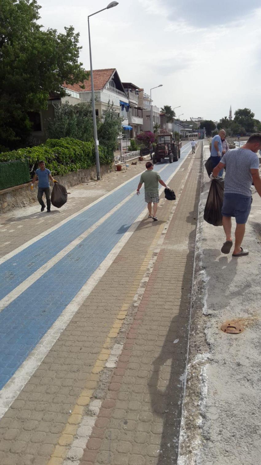 KÜÇÜKKUYU'DA SAHIL TEMIZLIĞI