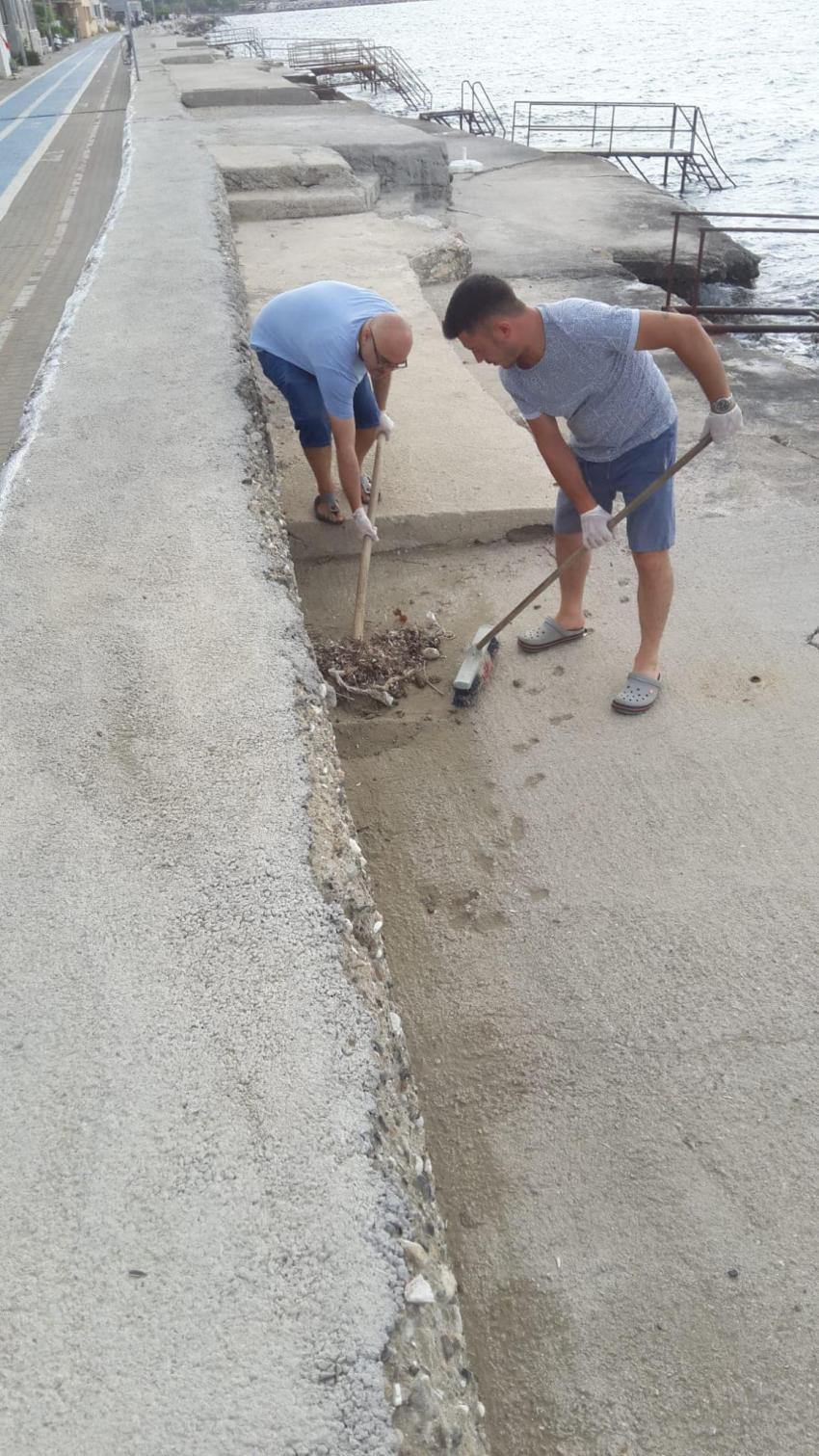 KÜÇÜKKUYU'DA SAHIL TEMIZLIĞI
