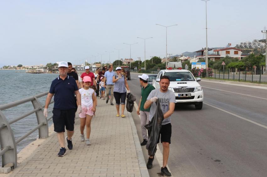 KÜÇÜKKUYU'DA SAHIL TEMIZLIĞI